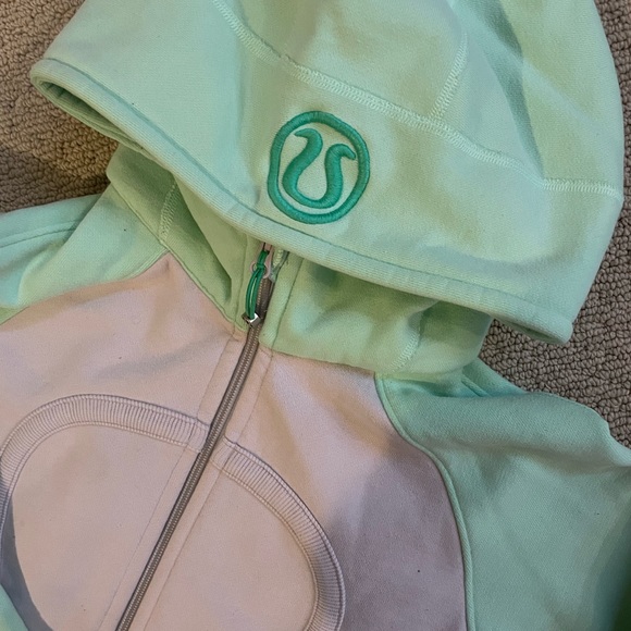 lululemon athletica Tops - Comfy green + white lululemon jacket